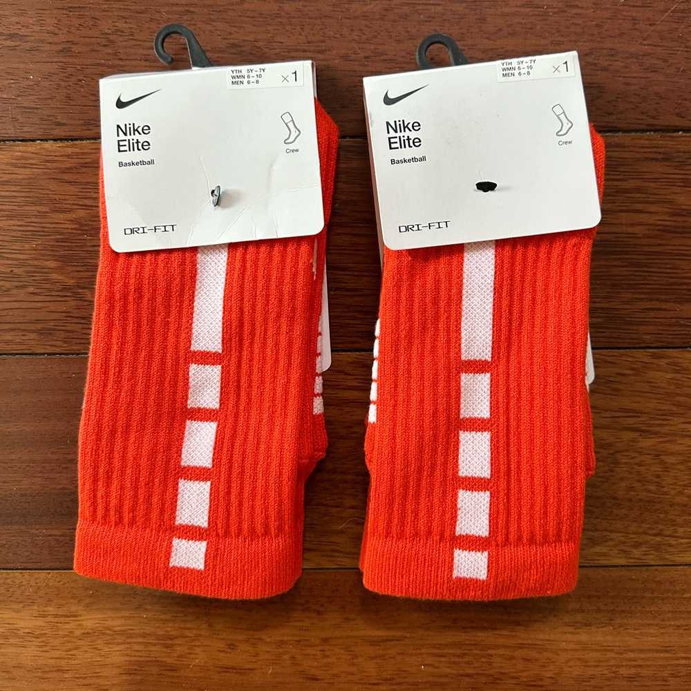 Nike NWT Elite Bright Orange Athletic Socks Size M